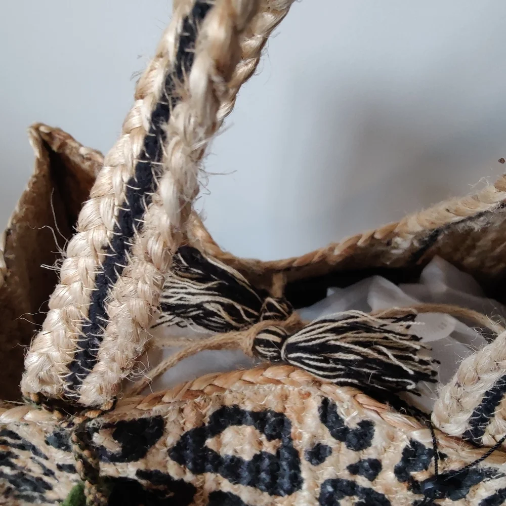 America & Beyond Handwoven Jute With Tassel - Picture 4 of 9